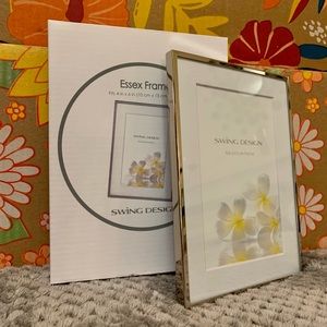 Essex silver metal frame